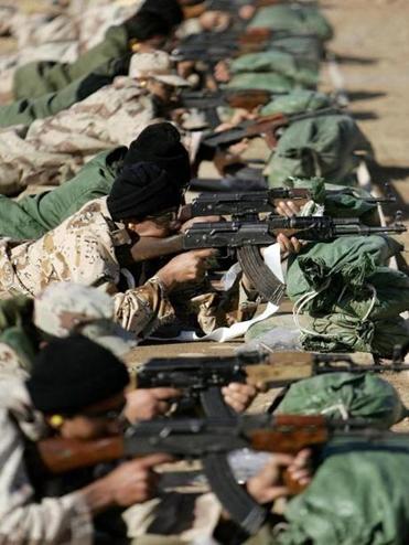 US soldiers trained Iraqi troops in the northern Iraqi city of Hawijah on Christmas Eve 2005. - FILIPPO MONTEFORTE/AFP/GETTY IMAGES/FILE