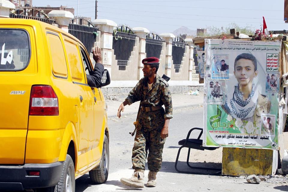 A Houthi militiaman operates a checkpoint ahead of a UN-announced ceasefire, in Sana'a, Yemen, on Oct. 18.